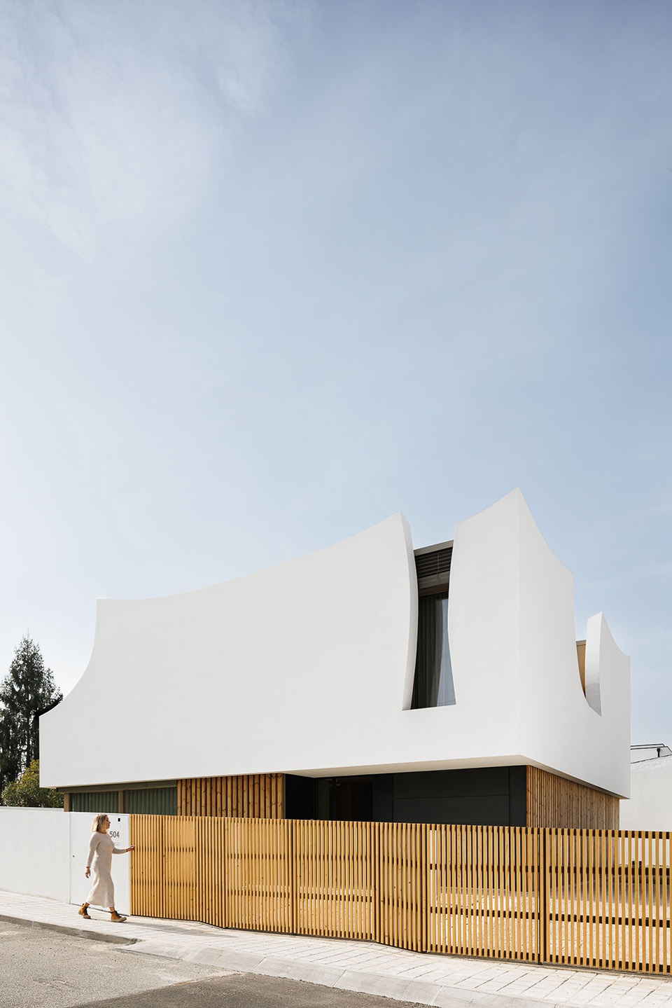 Casa Patios de Petalas by Sandra Micaela Casinha Atelier