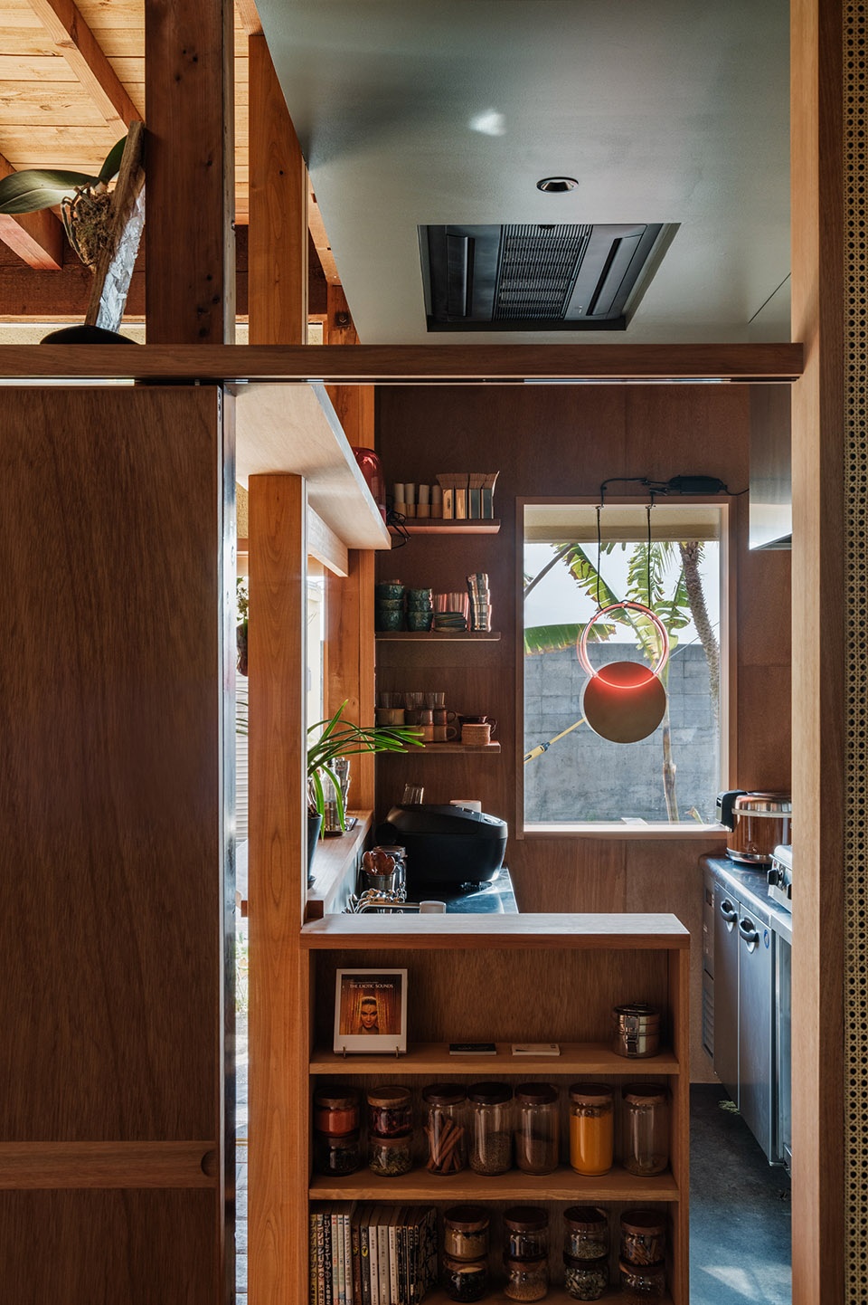 House in Hayashisaki Matsue Beach by Akio Isshiki Architects