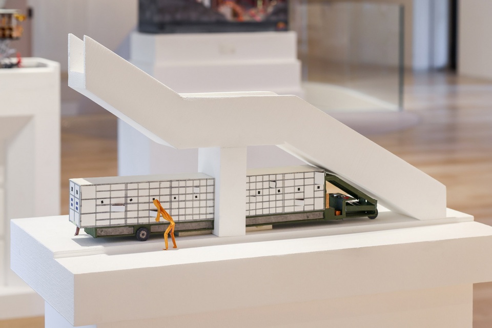 scape of urban object and life models by li han
