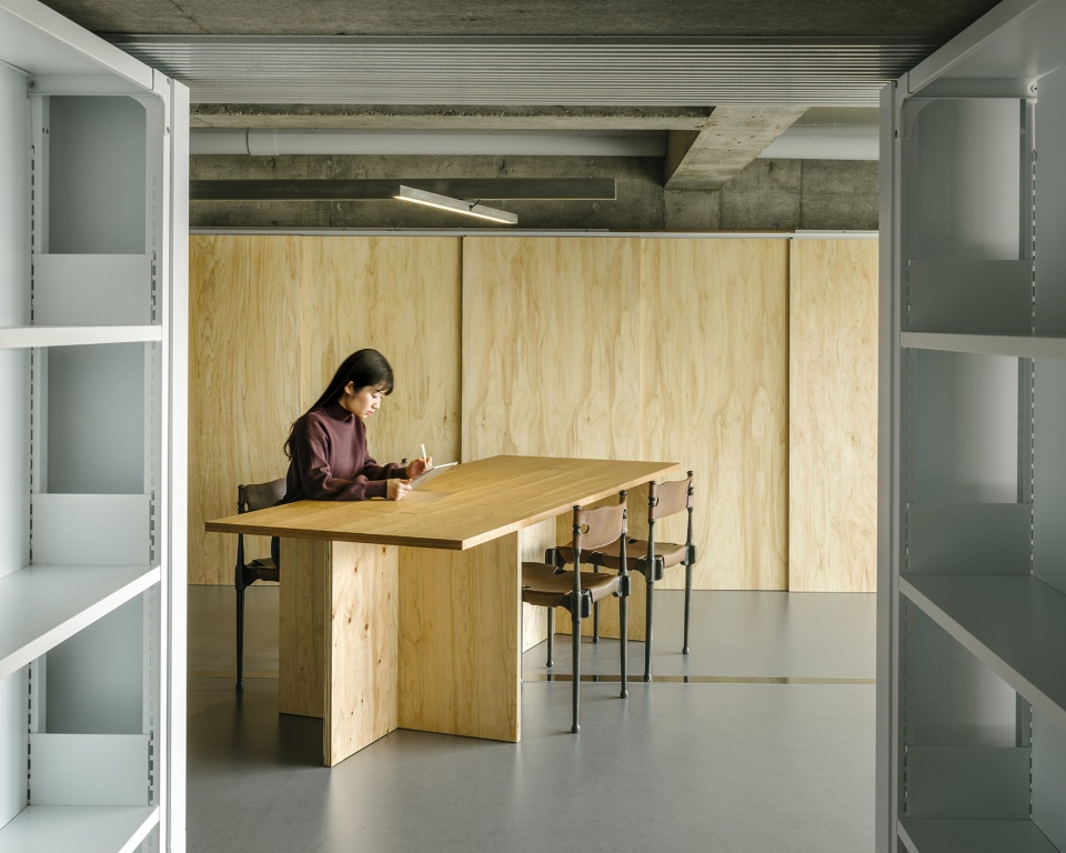 Flat renovation in Sakurazaka by Masaaki Iwamoto Masaaki Iwamoto Laboratory ICADA