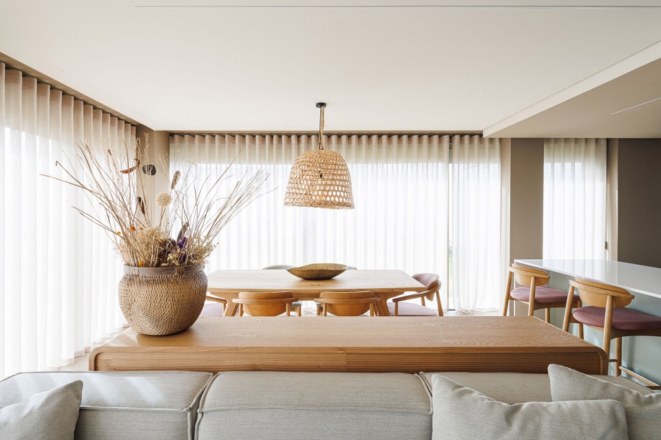 Casa Patios de Petalas by Sandra Micaela Casinha Atelier