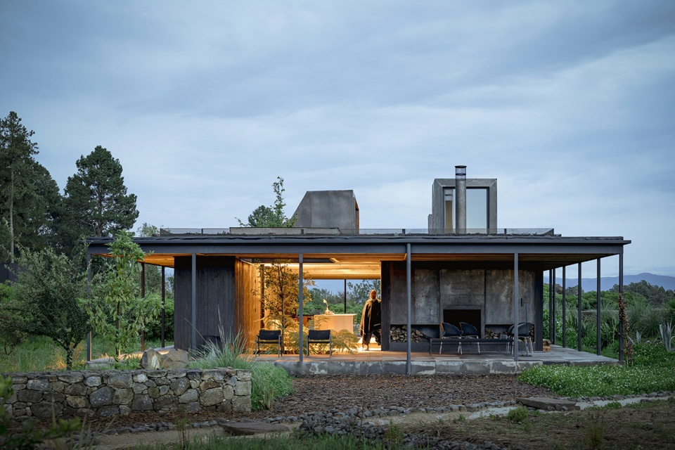 CASA COSECHA DE LLUVIA by Robert Hutchison Architecture JSa