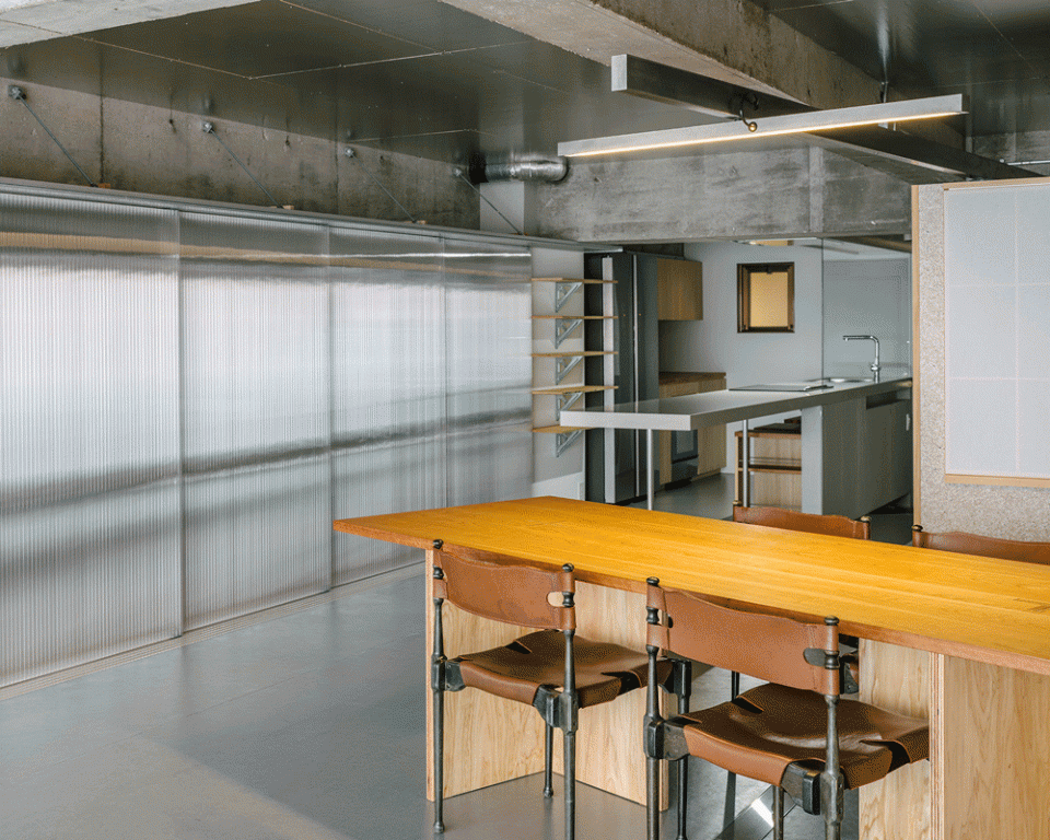 Flat renovation in Sakurazaka by Masaaki Iwamoto Masaaki Iwamoto Laboratory ICADA