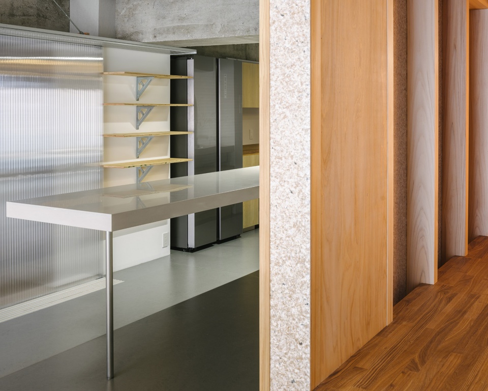 Flat renovation in Sakurazaka by Masaaki Iwamoto Masaaki Iwamoto Laboratory ICADA