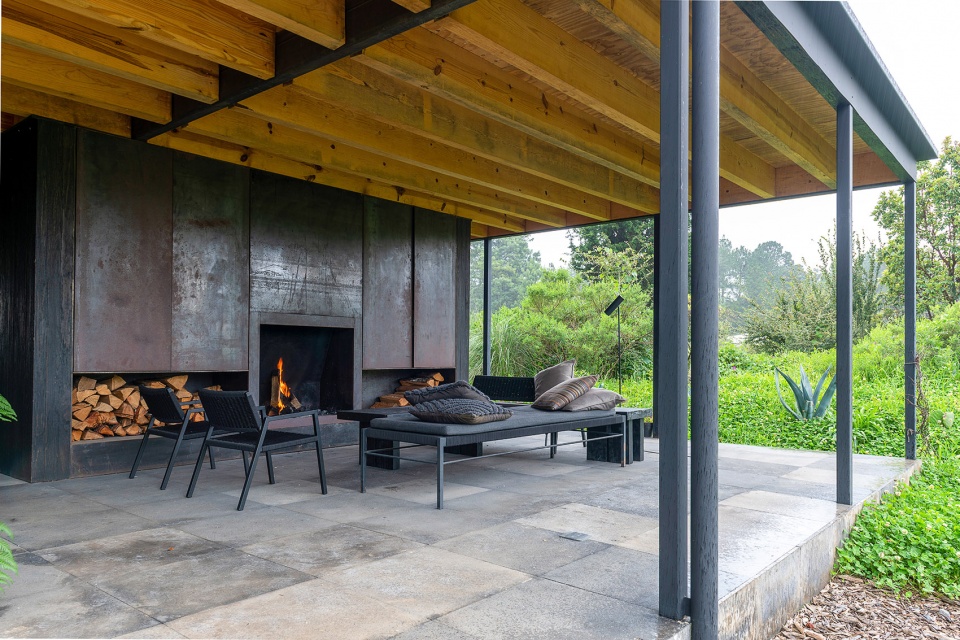 CASA COSECHA DE LLUVIA by Robert Hutchison Architecture JSa