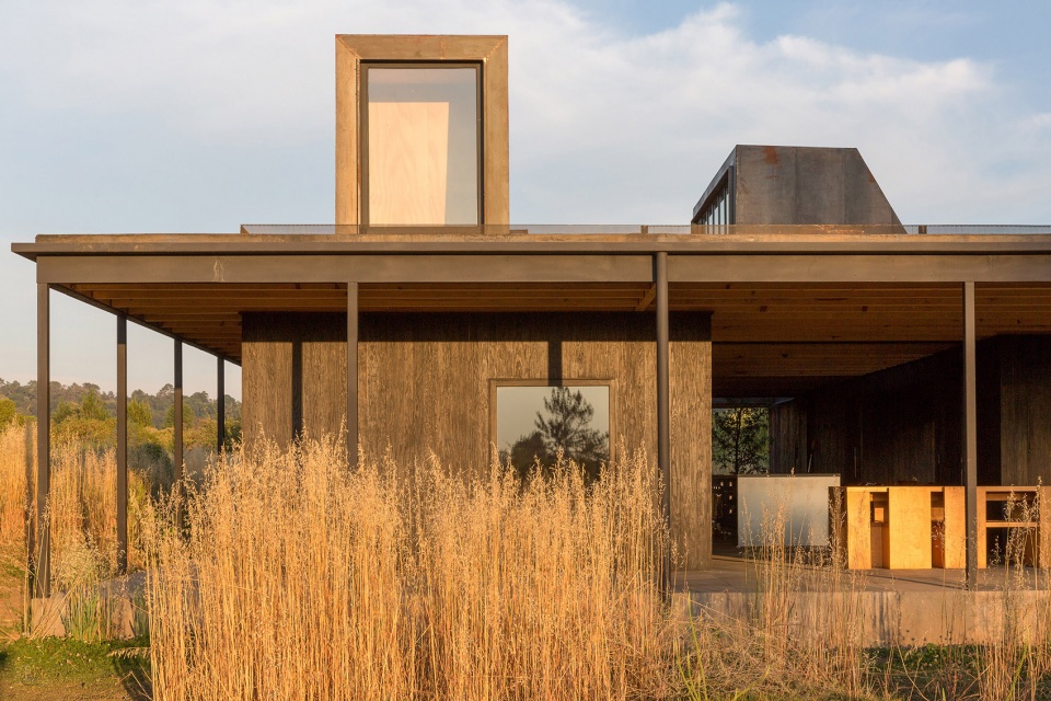 CASA COSECHA DE LLUVIA by Robert Hutchison Architecture JSa