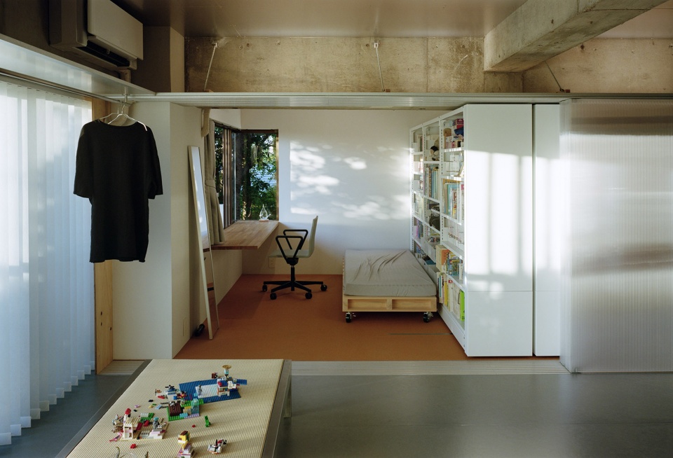 Flat renovation in Sakurazaka by Masaaki Iwamoto Masaaki Iwamoto Laboratory ICADA uce