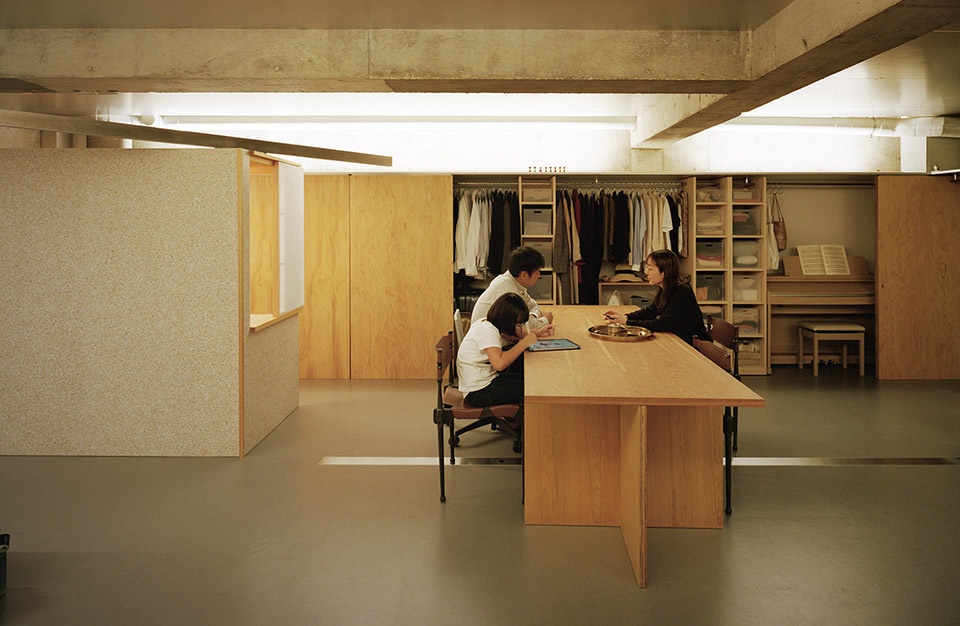 Flat renovation in Sakurazaka by Masaaki Iwamoto Masaaki Iwamoto Laboratory ICADA q6y