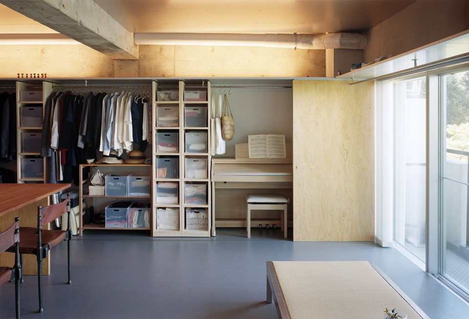 Flat renovation in Sakurazaka by Masaaki Iwamoto Masaaki Iwamoto Laboratory ICADA