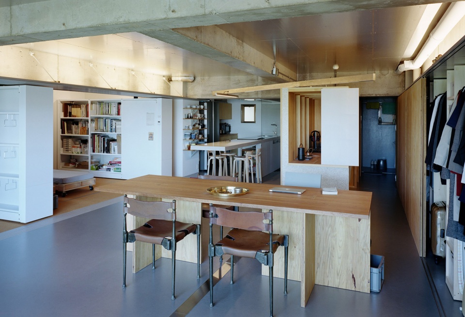 Flat renovation in Sakurazaka by Masaaki Iwamoto Masaaki Iwamoto Laboratory ICADA