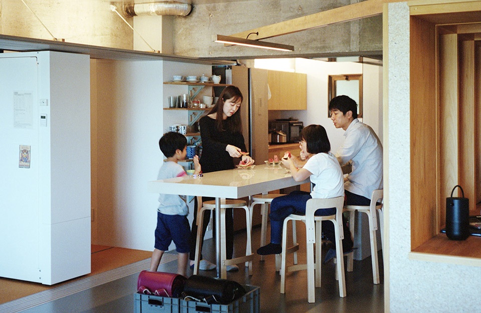 Flat renovation in Sakurazaka by Masaaki Iwamoto Masaaki Iwamoto Laboratory ICADA