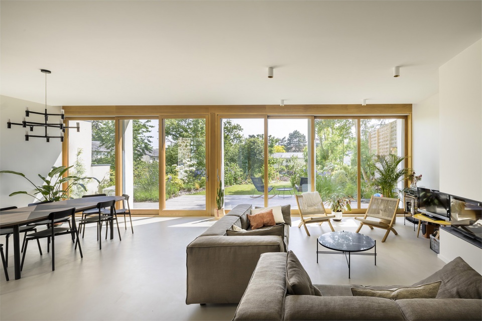 Francilian House In Hauts De Seine by Hemaa Architectes