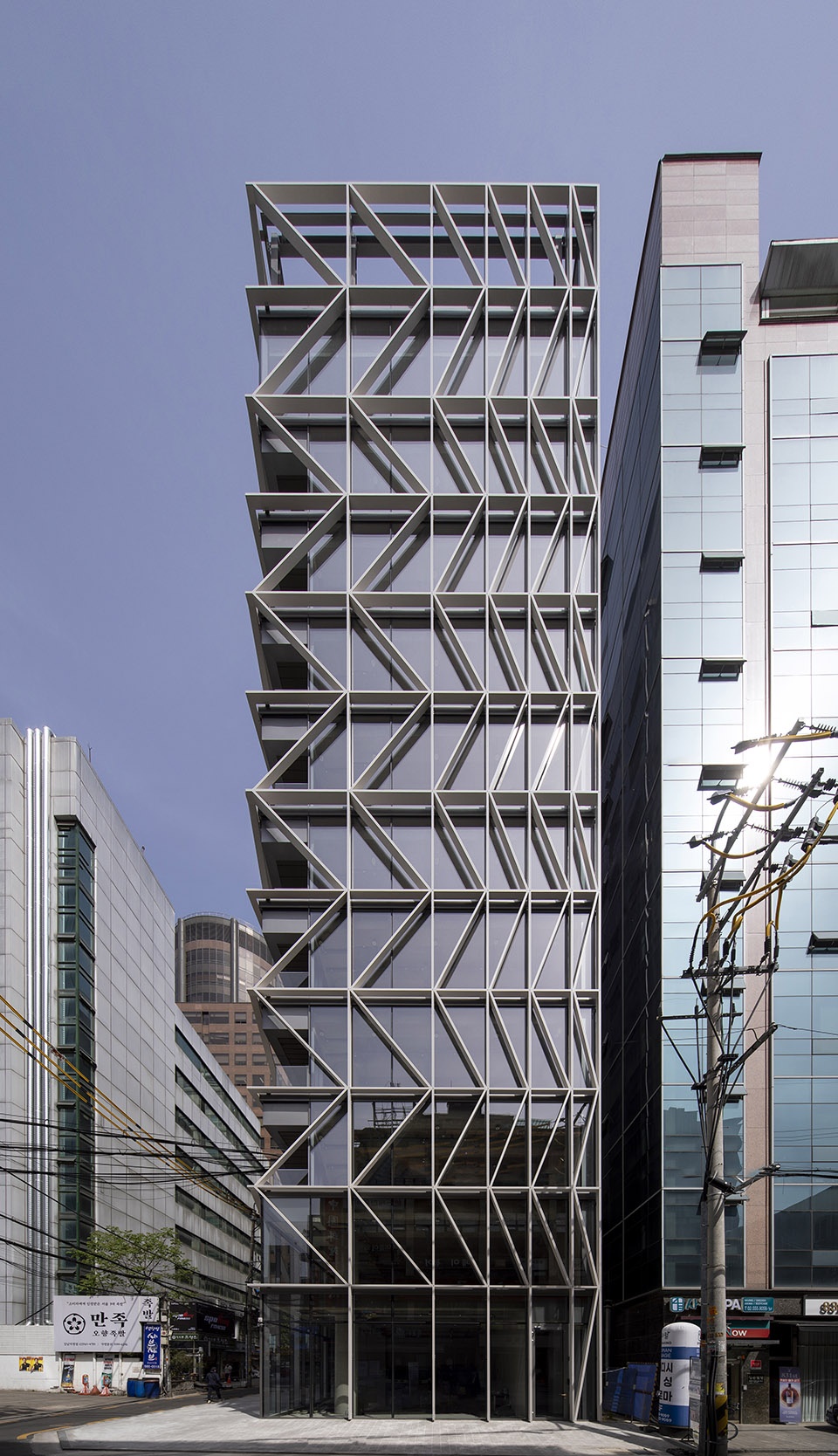 L Tree Tower by Snow AIDe