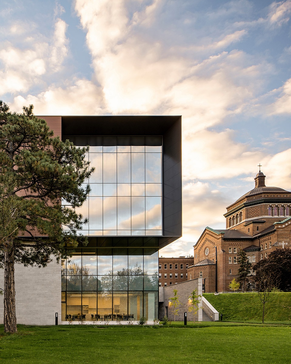 luminous expansion for hopital du sacre coeur de montreal by provencher roy yelle maille architects