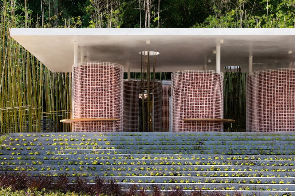 roll toilet by zaixing architectural desgin firm