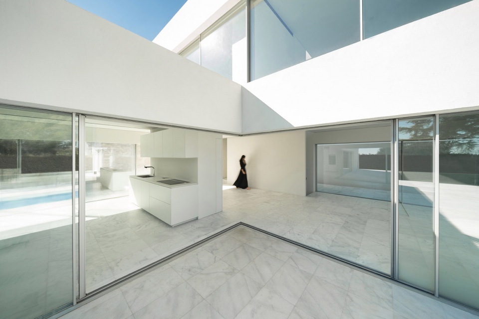 ALAMO HOUSE by Fran Silvestre Arquitectos