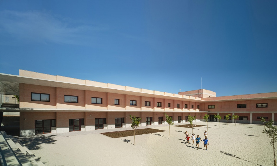 Doctor Calatayud School by COR ASOCIADOS ARQUITECTOS