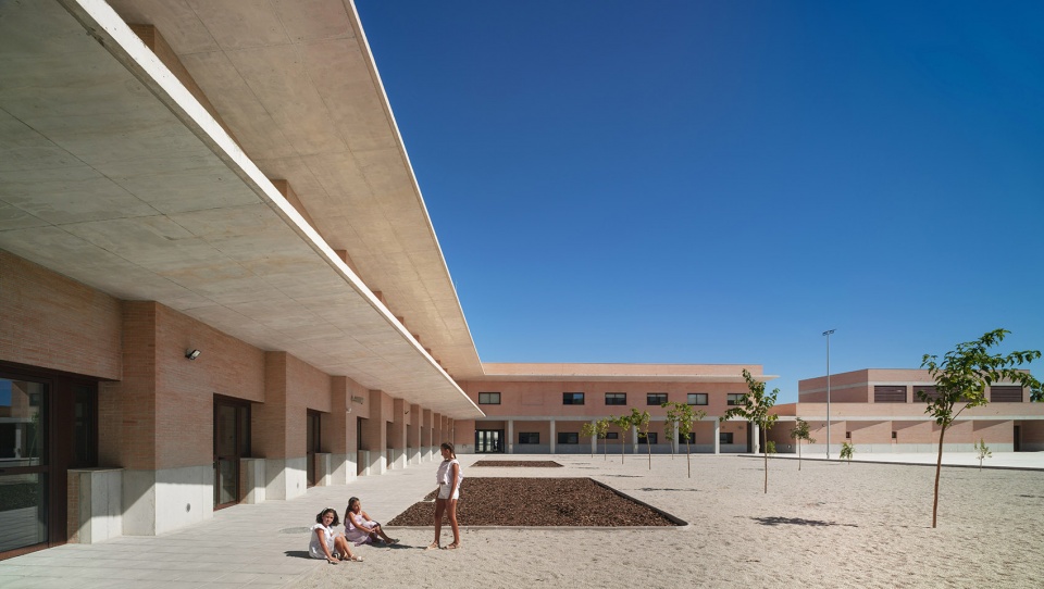 Doctor Calatayud School by COR ASOCIADOS ARQUITECTOS
