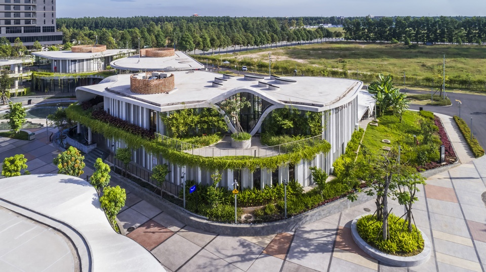 Eco cycle Pavillion by Takashi Niwa Architects