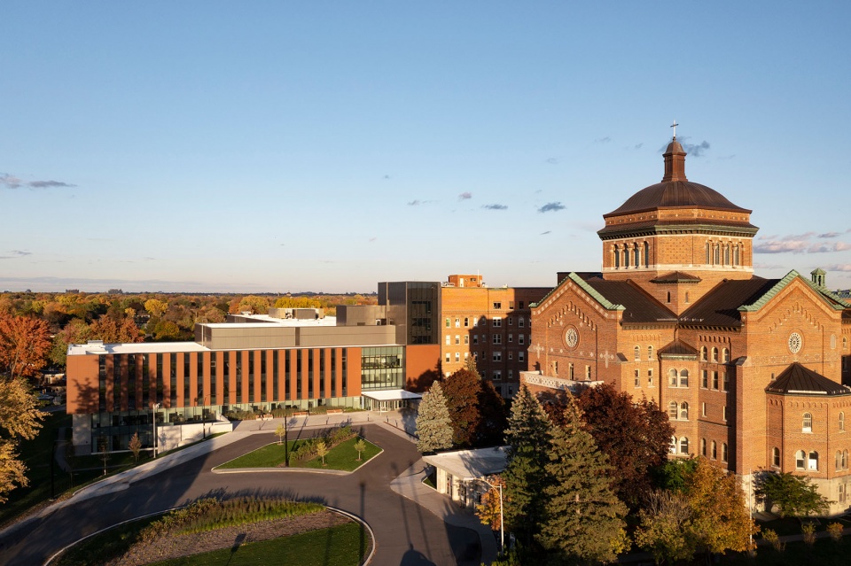 luminous expansion for hopital du sacre coeur de montreal by provencher roy yelle maille architects