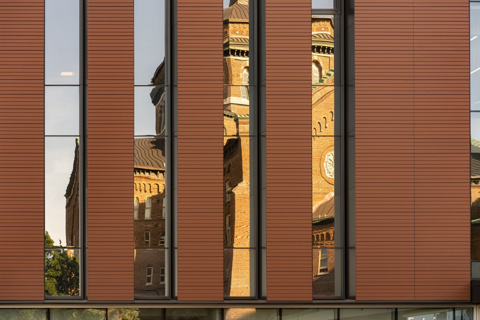 luminous expansion for hopital du sacre coeur de montreal by provencher roy yelle maille architects