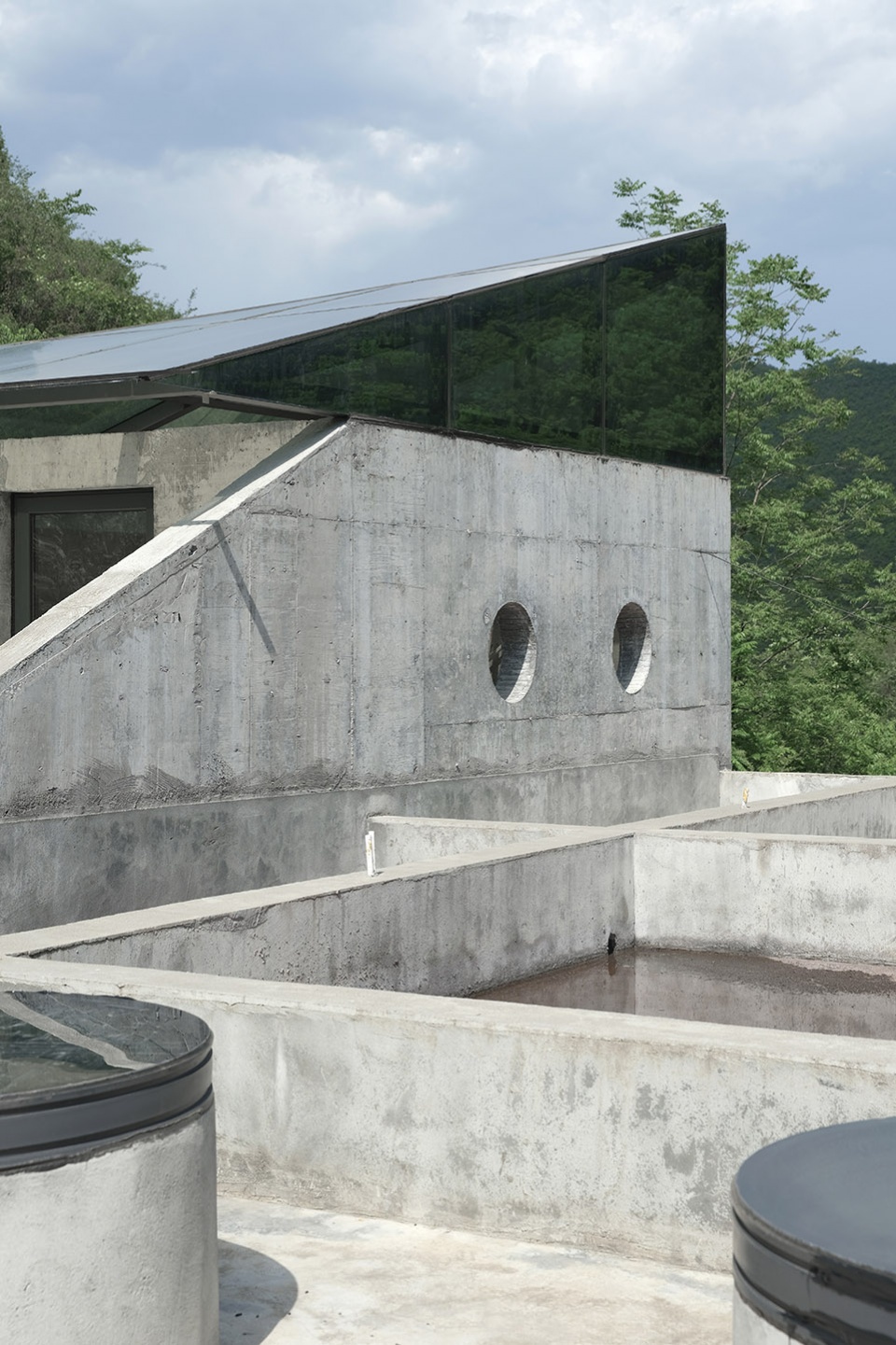 cliff house by li wenxi architects