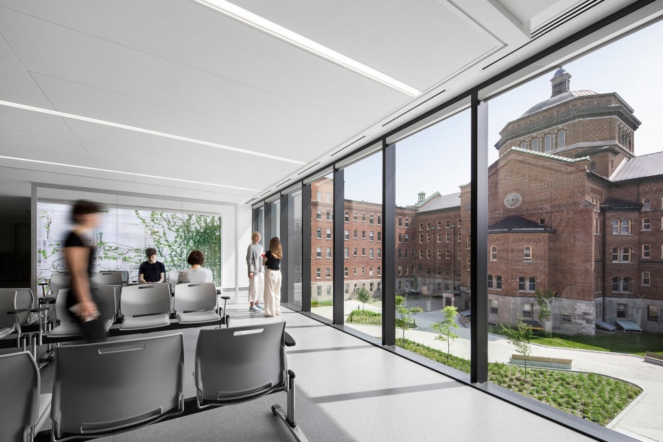 luminous expansion for hopital du sacre coeur de montreal by provencher roy yelle maille architects