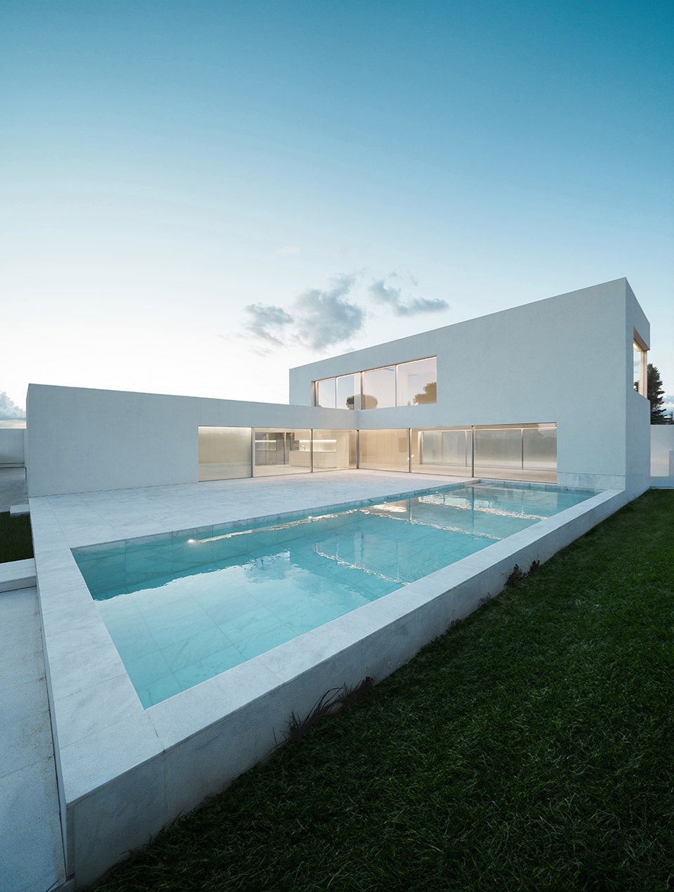 ALAMO HOUSE by Fran Silvestre Arquitectos