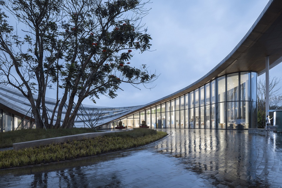 Haikou Xixiu Park Visitor Center China by MUDA Architects