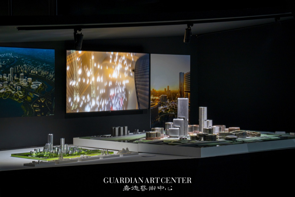 Two exhibition at Guardian Art Center