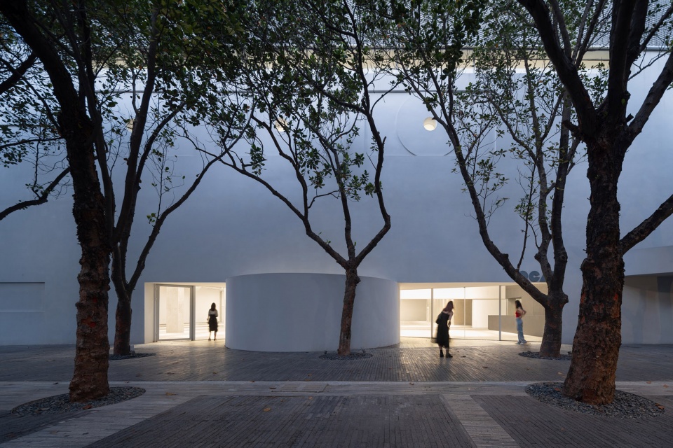 ocat b10 shenzhen by urbanus