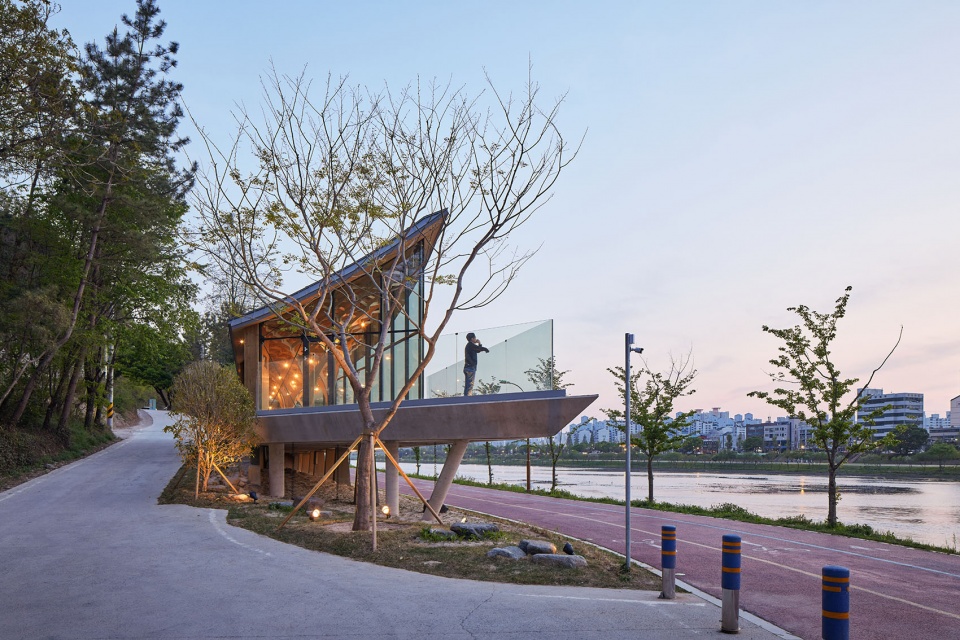 pavilion of floating lights by jk ar