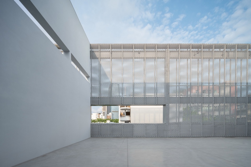 ocat b10 shenzhen by urbanus