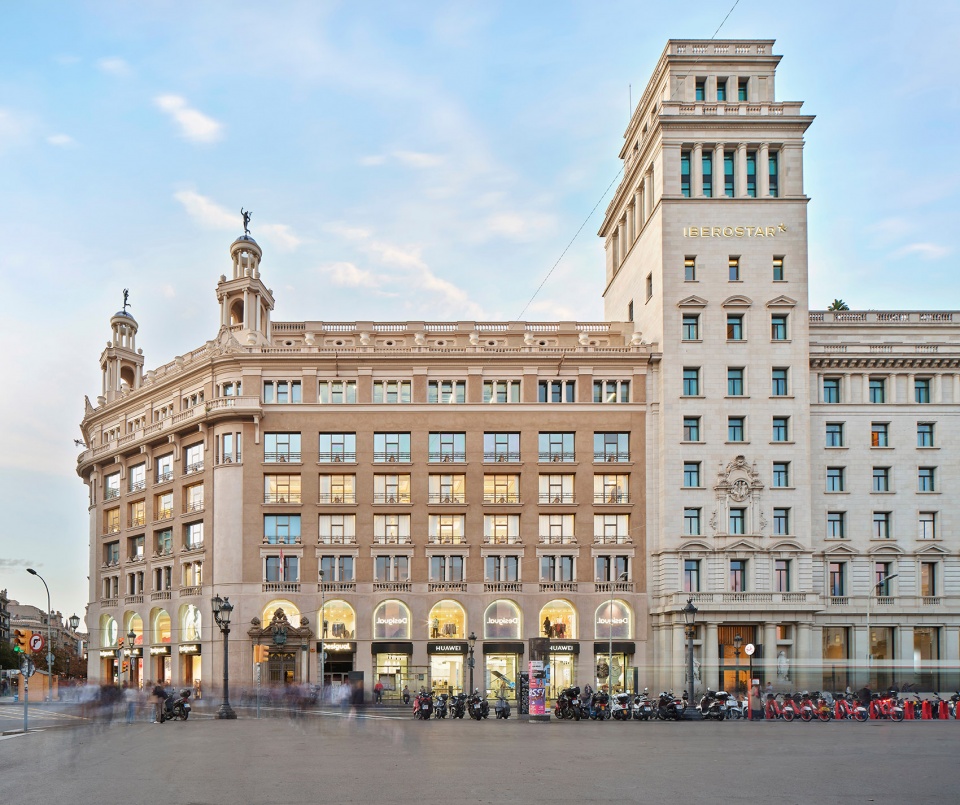 Casa Pich i Pon LOOM Plaza Catalunya by SCOB