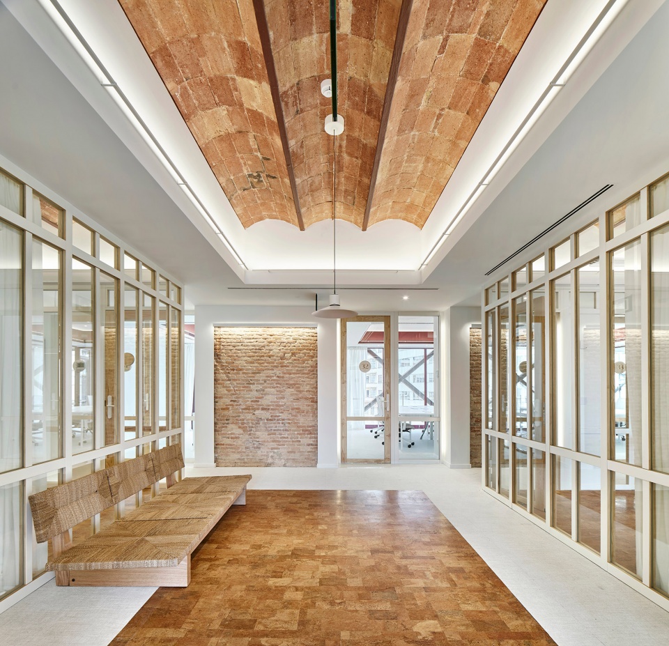 Casa Pich i Pon LOOM Plaza Catalunya by SCOB