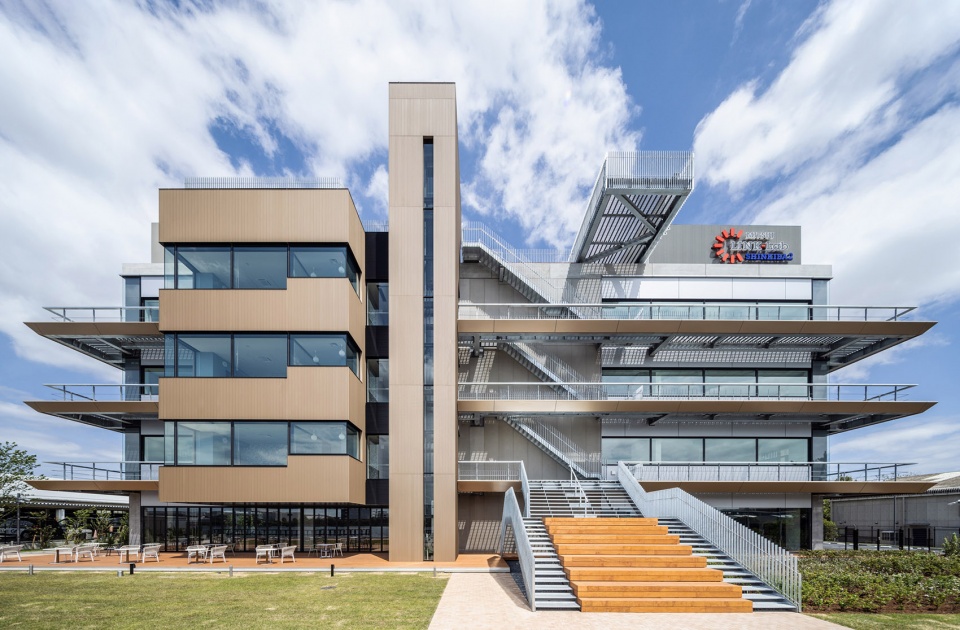 MITSUI LINK LAB SHINKIBA 2 by Quality Innovation United rir