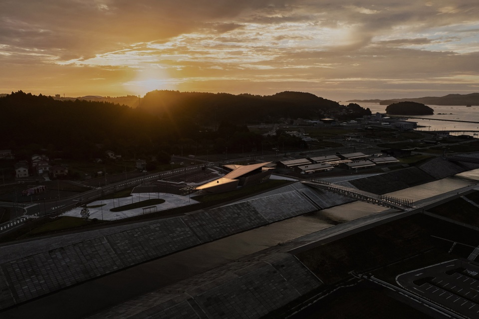 Road Station Sansan Minamisanriku by Kengo Kuma and Associates