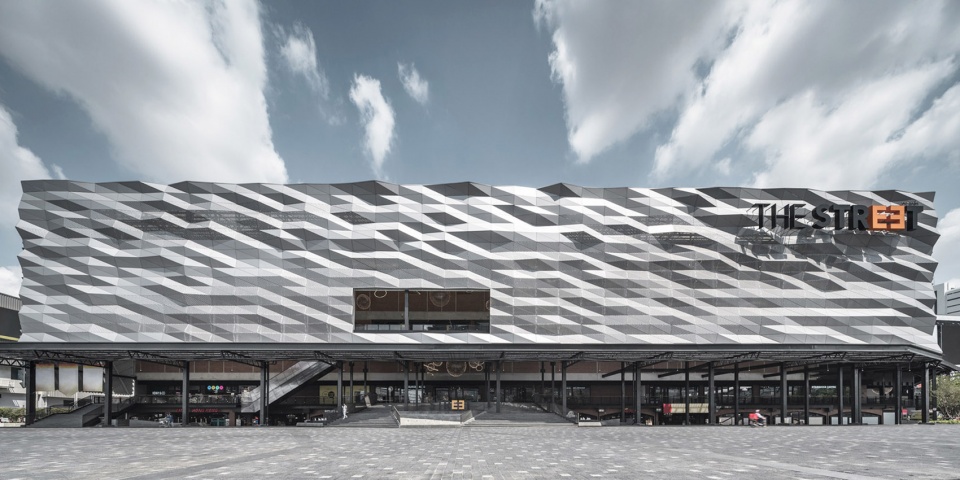 The Street Ratchada Permeable Shopping Center by Architectkidd