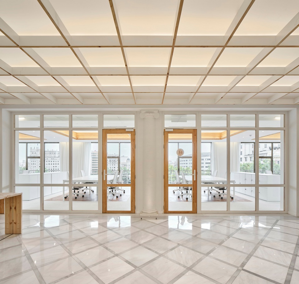 Casa Pich i Pon LOOM Plaza Catalunya by SCOB