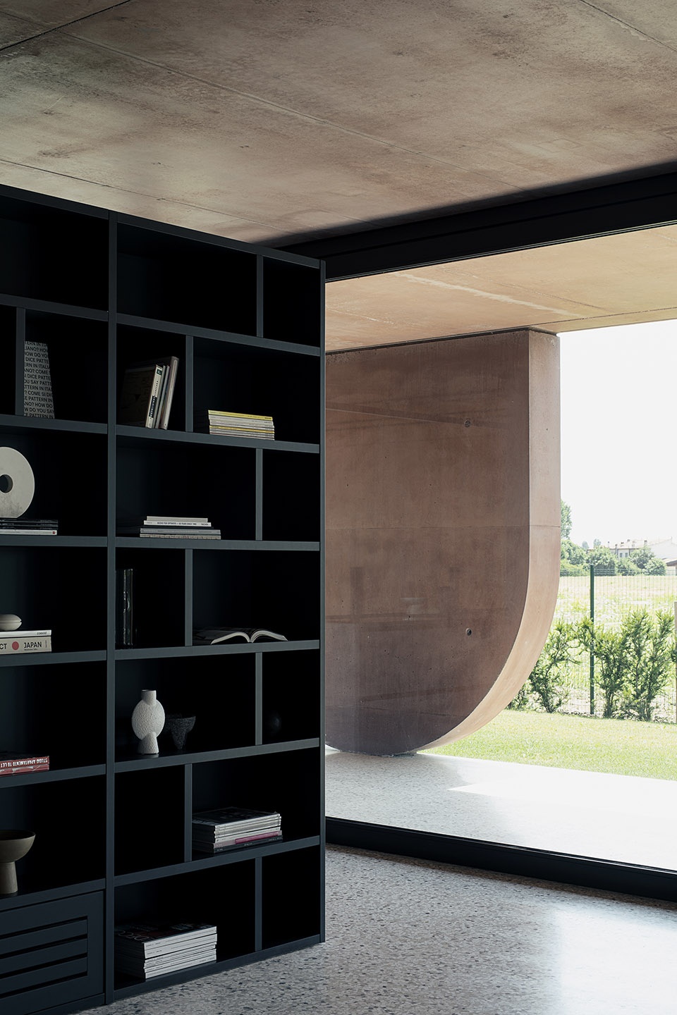 211 House with a large porch by MIDE architetti