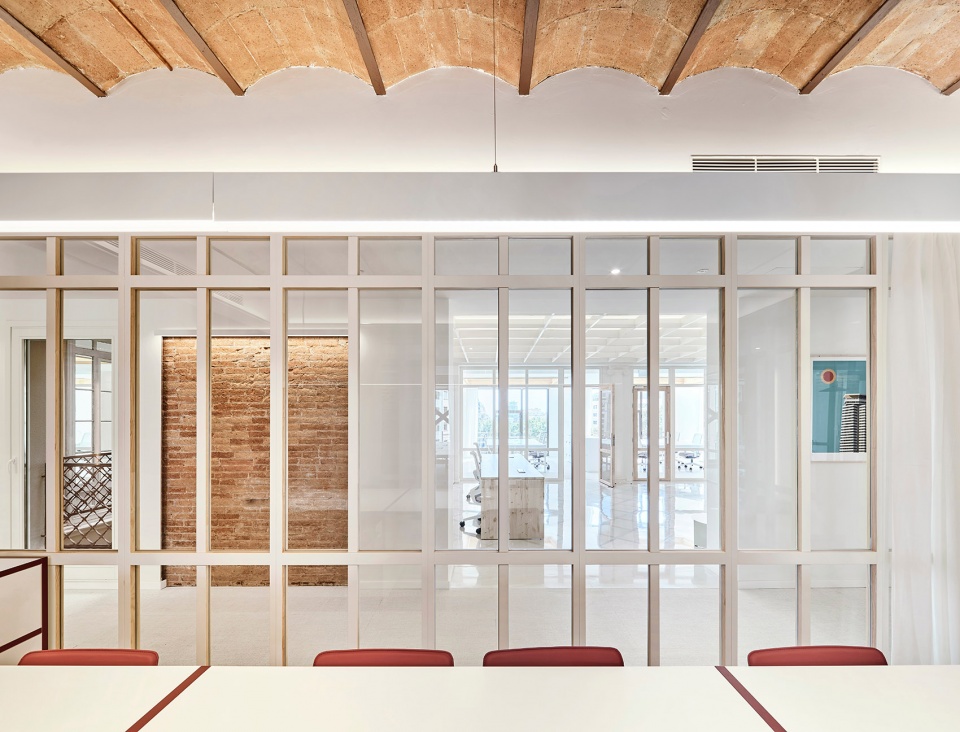 Casa Pich i Pon LOOM Plaza Catalunya by SCOB