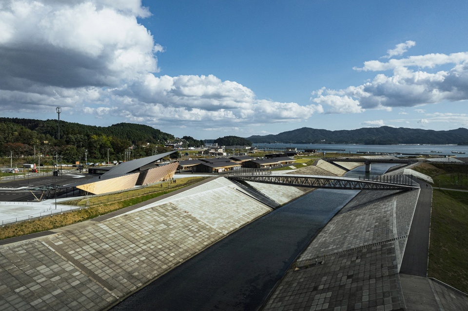 Road Station Sansan Minamisanriku by Kengo Kuma and Associates