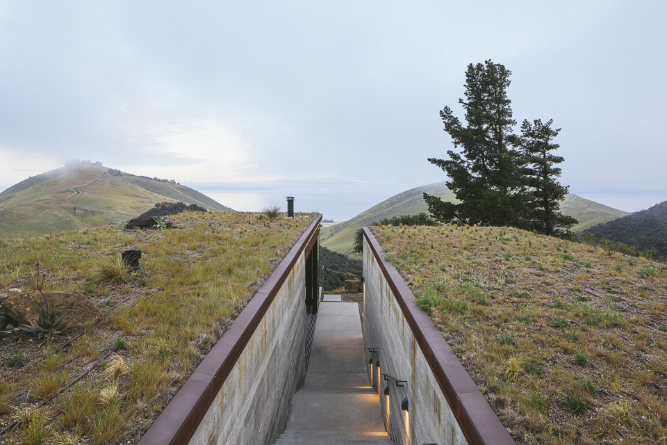 Off Grid Guest House by ANACAPA Architecture Willson Design