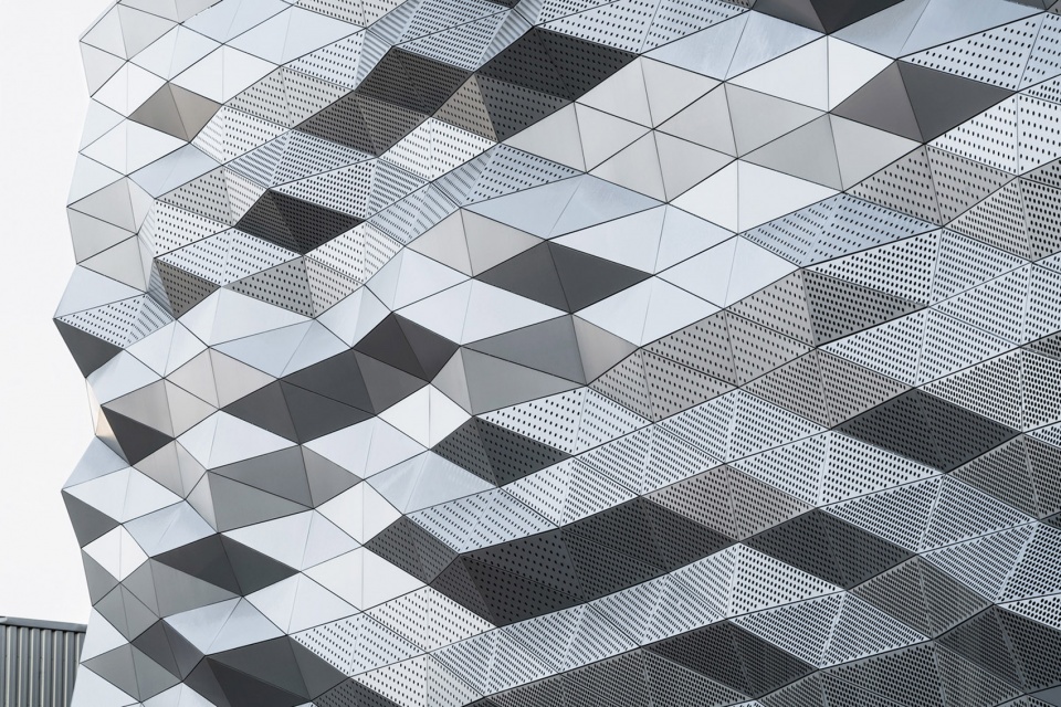 The Street Ratchada Permeable Shopping Center by Architectkidd