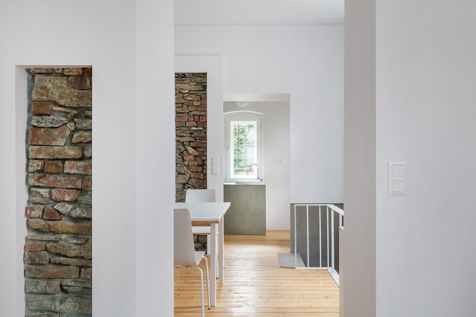 Niczky Apartment by Beres Architects