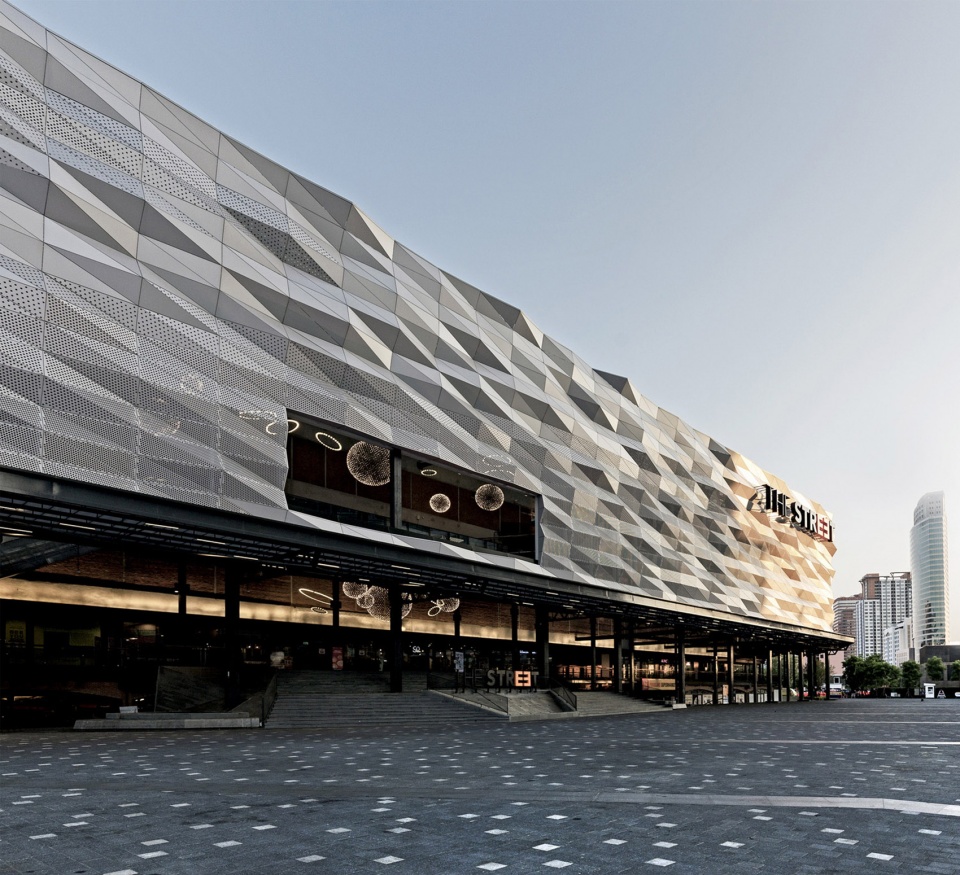 The Street Ratchada Permeable Shopping Center by Architectkidd