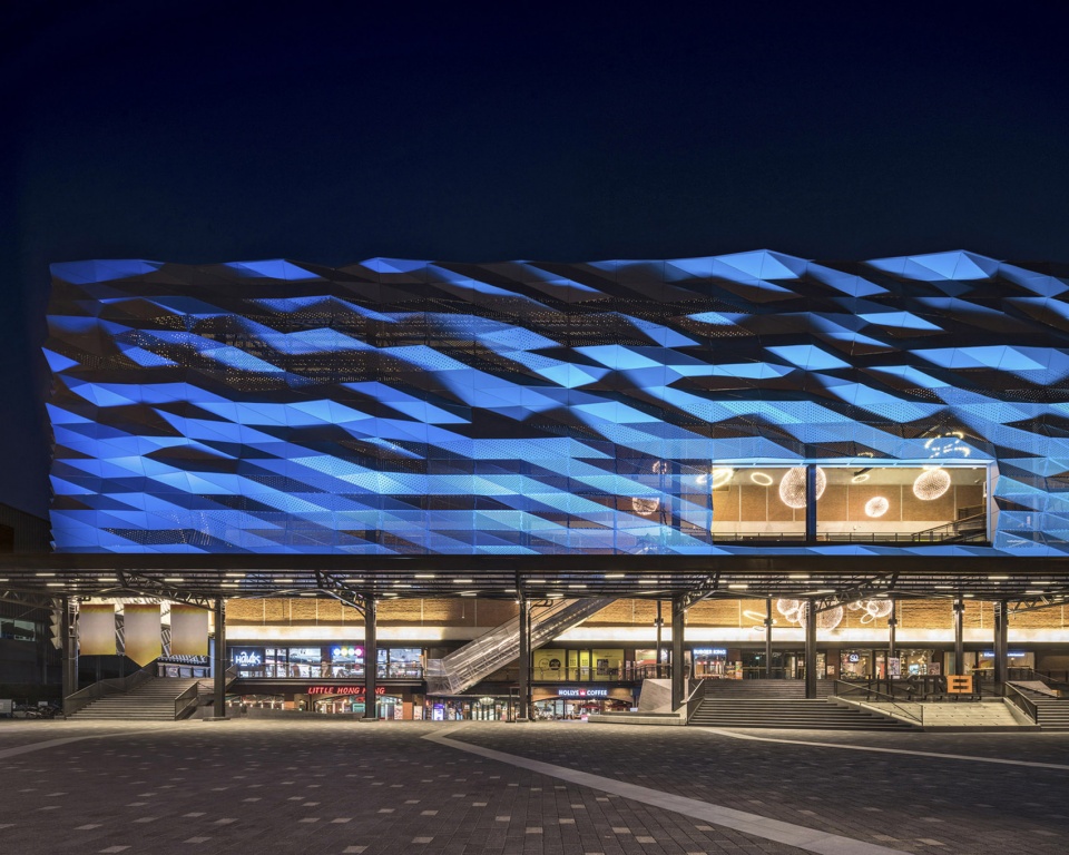 The Street Ratchada Permeable Shopping Center by Architectkidd