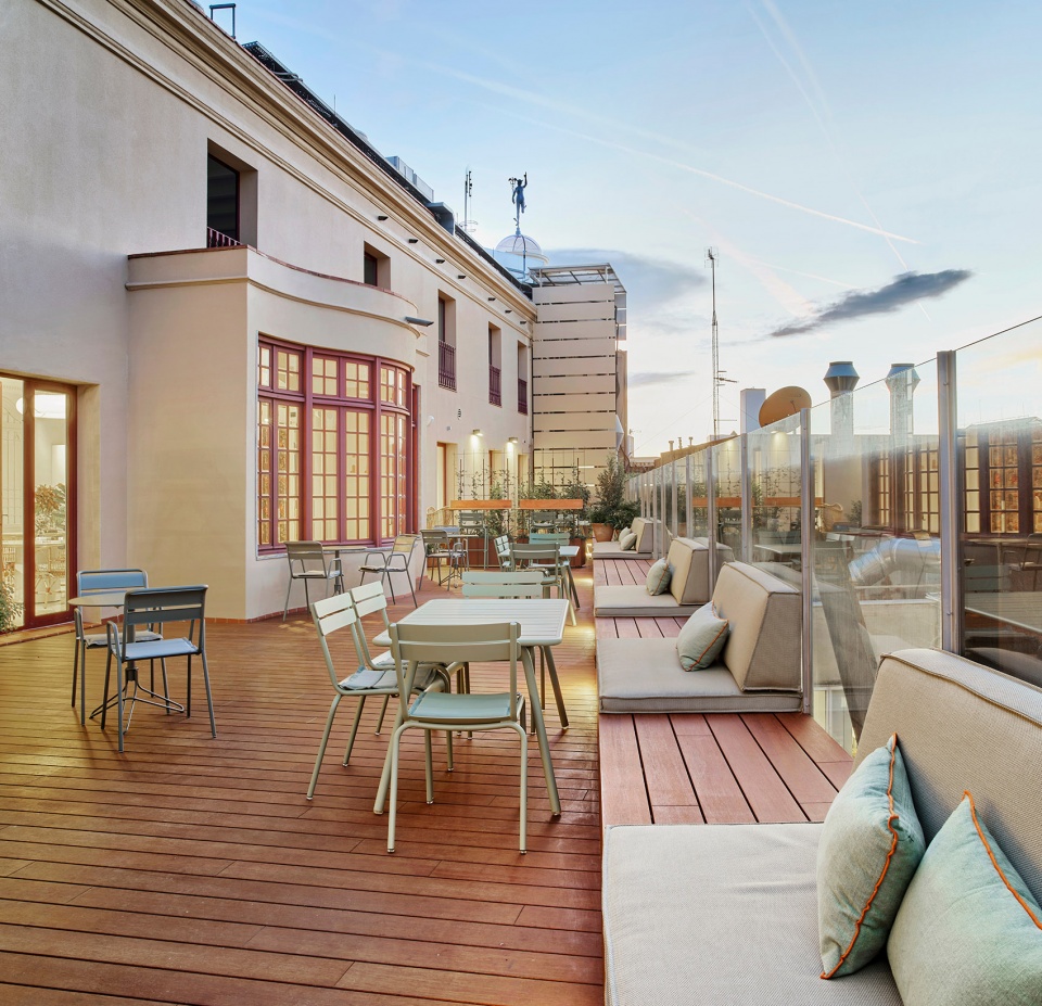 Casa Pich i Pon LOOM Plaza Catalunya by SCOB