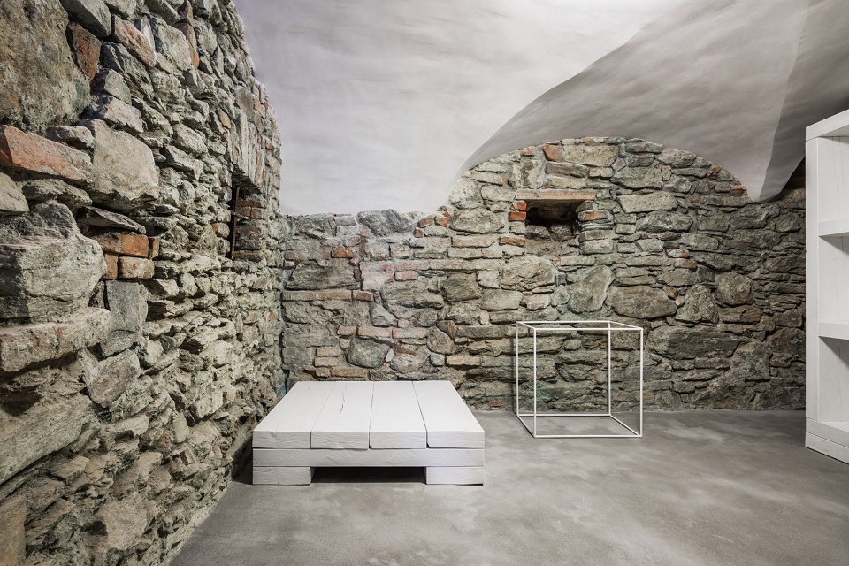 Niczky Apartment by Beres Architects
