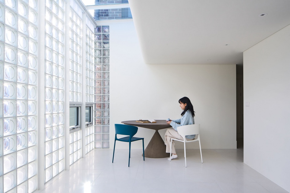 mews glass house by studio heech